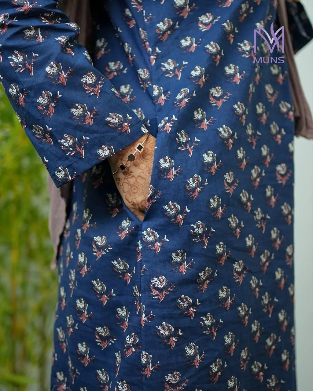 Zarqāʼ Hoor - Kurti